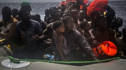 Treze pessoas são encontradas mortas em embarcação no Mediterrâneo