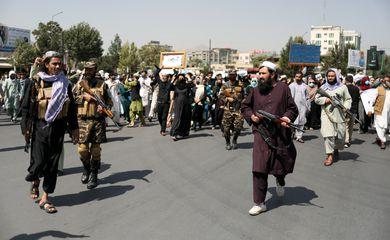 Mais um veículo de talibãs é atacado no Afeganistão