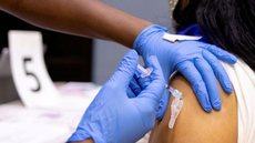CDC: EUA aplicam 330,6 milhões de doses de vacinas contra a covid-19