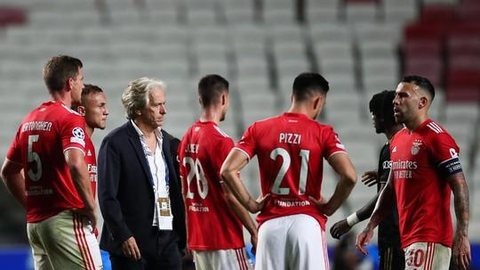 Jorge Jesus elogia Neuer e valoriza atuação do Benfica apesar de goleada sofrida: “Frustração, não”
