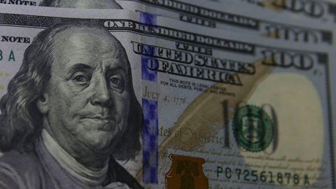 Dólar inicia semana em forte queda e fecha a R$ 4,64