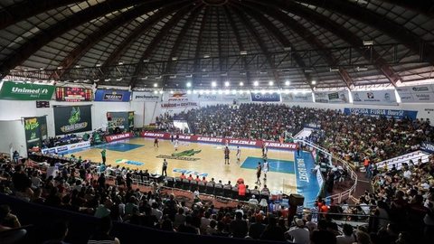 Bauru Basket pune torcida organizada por agressão a árbitro nas finais do NBB