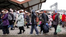 Ucrânia condena Moscou que quer deixar civis fugirem para o país