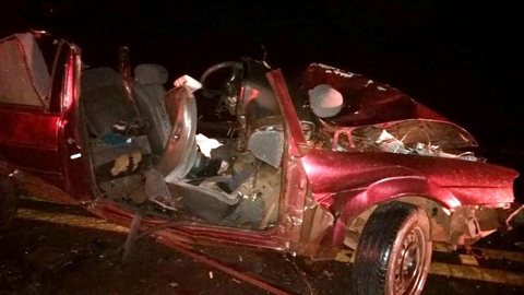 Colisão frontal entre carros deixa um morto e cinco feridos em Ourinhos