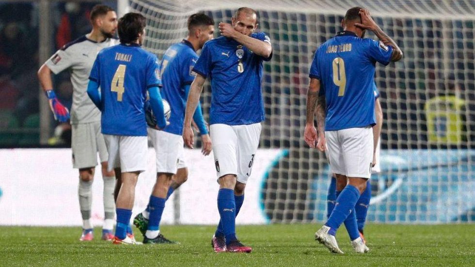 Mancini diz que Itália precisa focar no futuro após ficar fora da Copa