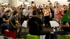 Arte na Rua de Natal leva música e balé para estações de trem e metrô de SP e ruas da Grande SP