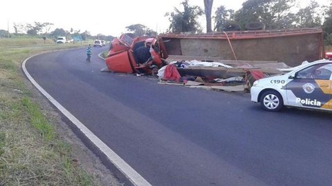 Homem morre após caminhão tombar na rodovia Assis Chateaubriand