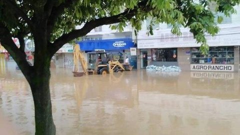 Chuvas causam inundações e deixam seis mil desabrigados no interior do Rio