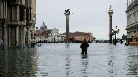 Maior maré dos últimos 50 anos deixa 80% de Veneza submersa