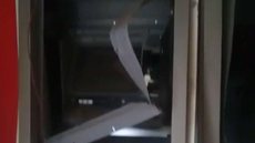 Ladrões explodem caixas eletrônicos de banco no Centro de Embaúba