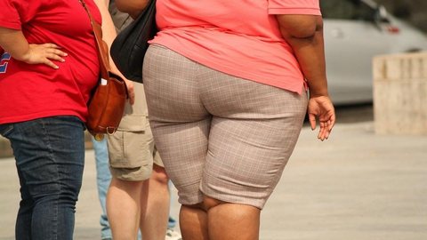 Brasil está entre países que enfrentam epidemia que combina obesidade e subnutrição