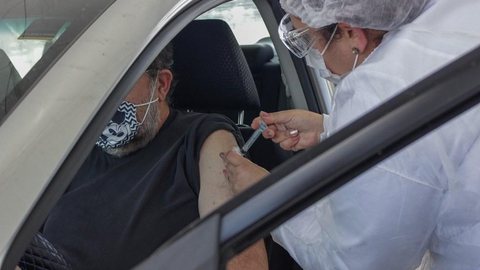 Prefeitura de SP suspende vacinação contra Covid nos postos drive-thru a partir desta segunda