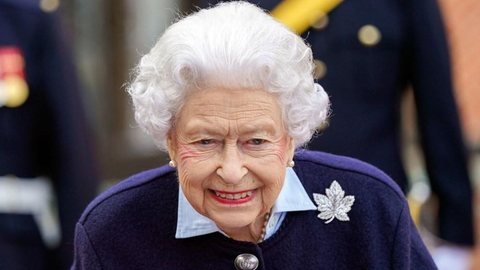 Rainha Elizabeth II testa positivo para Covid-19