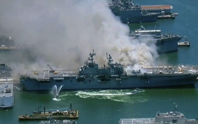 Incêndio em navio da Marinha dos EUA deixa 18 feridos