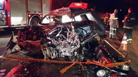 Homem morre após bater carro de frente com caminhão de cana em Votuporanga