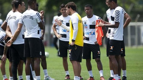 Elano altera a rotina de treinos do Santos após críticas a Levir; veja o que mudou