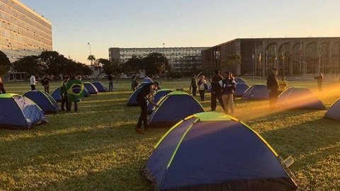 Polícia desmonta acampamento de Sara Winter em Brasília