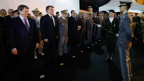 Bolsonaro participa de formatura no Instituto Militar de Engenharia