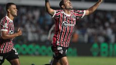 São Paulo atropela Santos e completa 4 jogos sem perder no Estadual