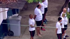 Pezão participa de hasteamento da bandeira em presídio de Niterói