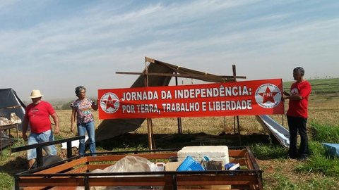 Membros de movimentos sociais ocupam fazendas na região de Araçatuba