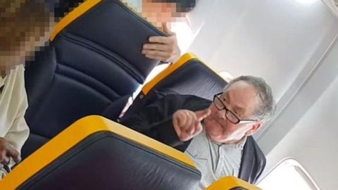 ‘Negra feia e desgraçada’: o ataque racista contra idosa dentro de avião que gerou enxurrada de críticas a companhia aérea