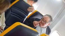 ‘Negra feia e desgraçada’: o ataque racista contra idosa dentro de avião que gerou enxurrada de críticas a companhia aérea