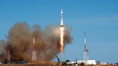 Astronautas russos e norte-americana partem para Estação Espacial