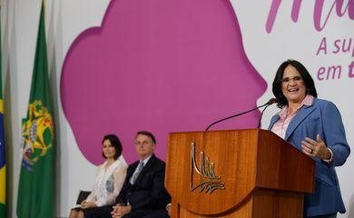 Damares anuncia campanha para mulheres entrarem na política