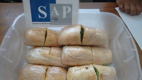 Mulher é flagrada com pães recheados de maconha em visita a penitenciária de Lavínia