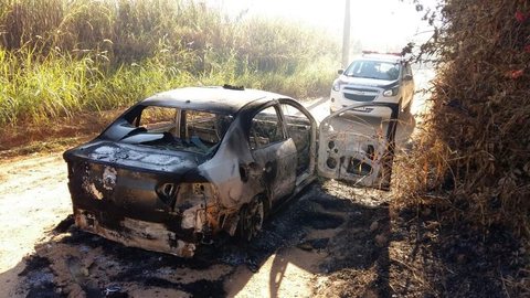 Polícia Civil prende casal suspeito de atear fogo em carro e matar taxista carbonizado