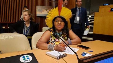 Associação indígena vai à Justiça contra Bolsonaro por racismo