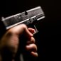 Levantamento revela redução de 8,2% nas mortes violentas em 2025, mas aponta crescimento da letalidade policial e dos feminicídios - Imagem: Reprodução/Mongkol Nitirojsakul/Getty Images