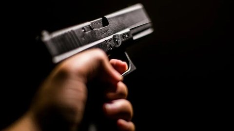 Levantamento revela redução de 8,2% nas mortes violentas em 2025, mas aponta crescimento da letalidade policial e dos feminicídios - Imagem: Reprodução/Mongkol Nitirojsakul/Getty Images
