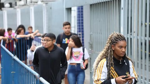 Perfil dos inscritos apontam predominância feminina e forte presença de jovens recém-saídos do ensino médio entre os candidatos. - Imagem: Reprodução/Agência Brasil.