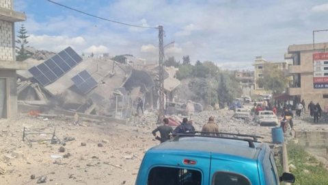 Israel sugere anexação de partes da Faixa de Gaza, aumentando a pressão sobre o Hamas para a liberação de reféns e intensificando o conflito - Imagem: Reprodução / X / @mohakrf