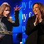 "Líder talentosa", afirma Taylor Swift ao declarar apoio a Kamala Harris - Imagem: Reprodução / Instagram / @taylorswift / @kamalaharris