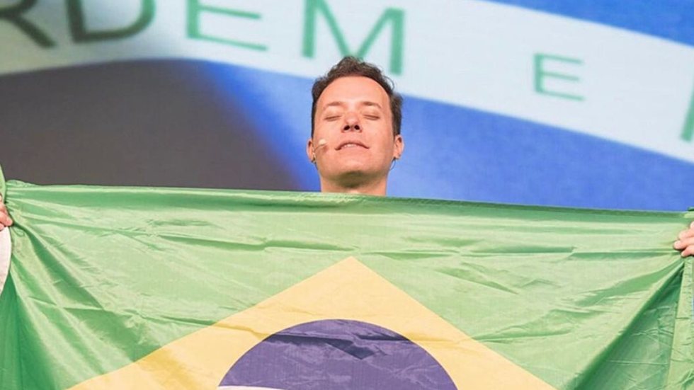 Líder de dezenas de igrejas no país, André Valadão desdenha do Brasil: "Não vale nada" - Imagem: Reprodução/Instagram