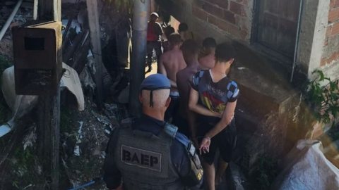 Detenção de homem de 37 anos ocorreu no bairro Jabaquara, em Santos, durante operação do 2º Batalhão de Ações Especiais - Imagem: Divulgação / SSP