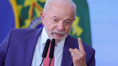 Lula assinou decreto que amplia o bloqueio de recursos do Orçamento para R$ 23,7 bilhões diante do aumento das despesas obrigatórias - Imagem: Reprodução