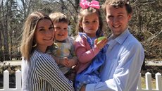 Lindsay Clancy e sua família - Imagem: reprodução/Facebook