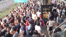 Cerca de 50 ônibus do sistema PAESE foram acionados para minimizar os transtornos aos passageiros - Imagem: Reprodução / X / @jinniethrlwll