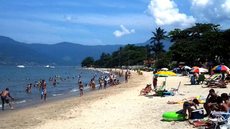Litoral paulista possui 51 praias impróprias para banho - Imagem: Reprodução / TV Vanguarda / André Luis Rosa/