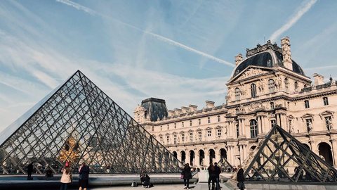 Mudanças nos ingressos do Louvre ocorrem após auditoria que revelou falhas de segurança - Imagem: Reprodução/Redes Sociais