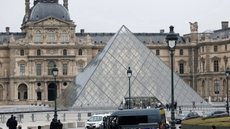 Após roubo de joias avaliadas em 88 milhões de euros, o Louvre reabre suas portas, mas a segurança continua em debate - Imagem: Reprodução/Redes Sociais