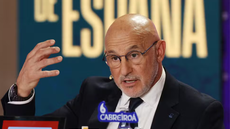 Luis de la Fuente anunciou a convocação da Espanha para a Copa do Mundo sem jogadores do Real Madrid pela primeira vez na história - Imagem: Reprodução