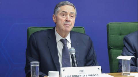 Barroso afirma que o Brasil vive uma democracia plena, respondendo a críticas da "The Economist" - Imagem: Reprodução/Twitter/X