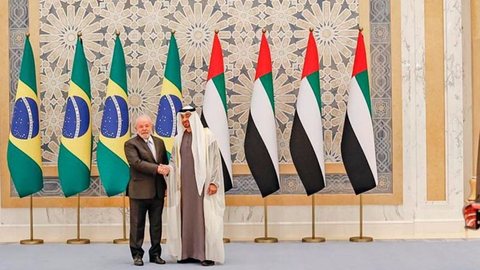 Luiz Inácio Lula da Silva encontrou com o xeique Mohammed bin Zayed Al Nahyan em Abu Dhabi neste sábado (15) - Imagem: reprodução Instagram @lulaoficial