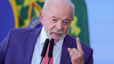 Dados da Meta mostram que o PT ampliou investimentos em anúncios políticos após repercussão de áudio envolvendo Flávio Bolsonaro - Imagem: Reprodução