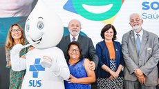 Norma obriga hospitais públicos e conveniados a oferecer cirurgias, acompanhamento e suporte com especialistas - Imagem: Reprodução / PR / Ricardo Stuckert